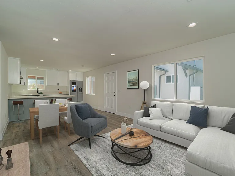 7418 S Hobart Blvd — Photo 12