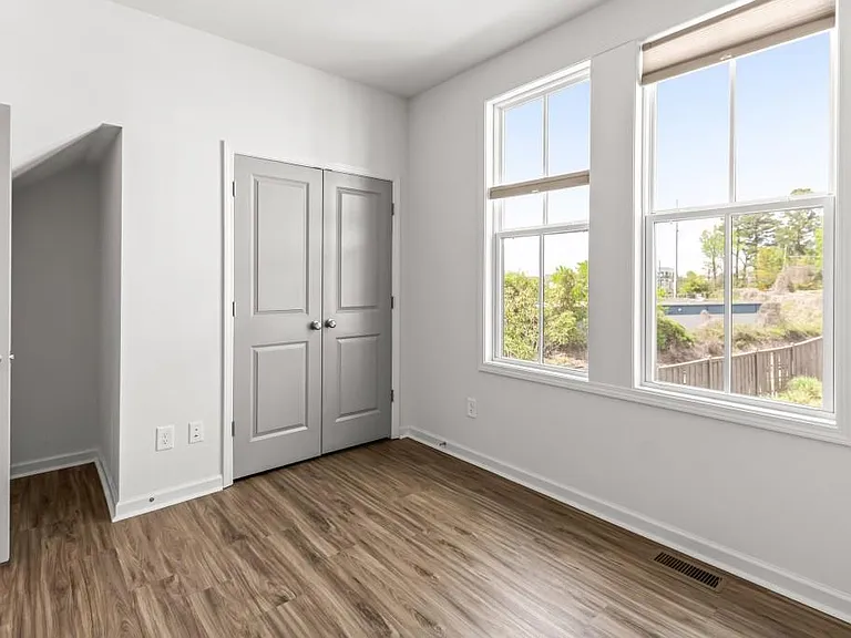 916 Brees Ct — Photo 13