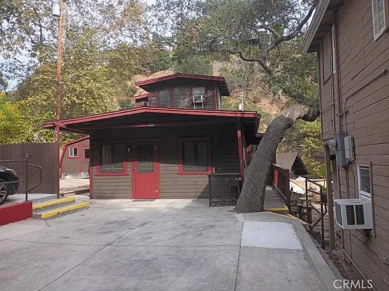2 bed, 1.5 bath, 558 sqft, $3,400 — Photo 3