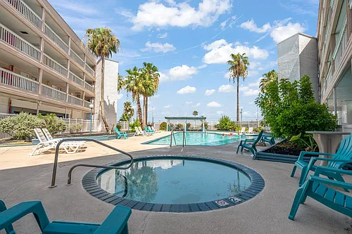3938 Surfside Blvd Photo 1