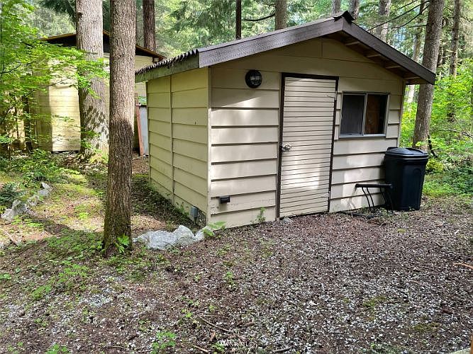 2nd image of 2050 Exit Rd