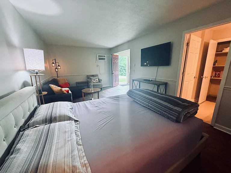 115 E Walnut St #42 — Photo 5