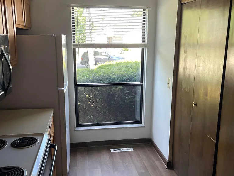 6378 Chippenhook Ct — Photo 12