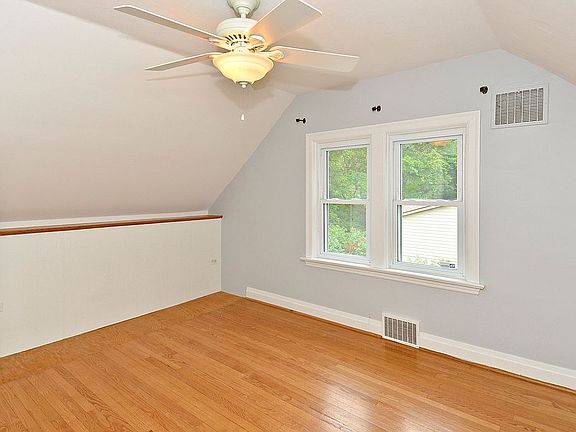5th image of 751 E Argonne Dr