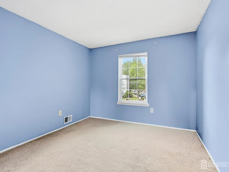334 Lancaster Ct — Photo 14