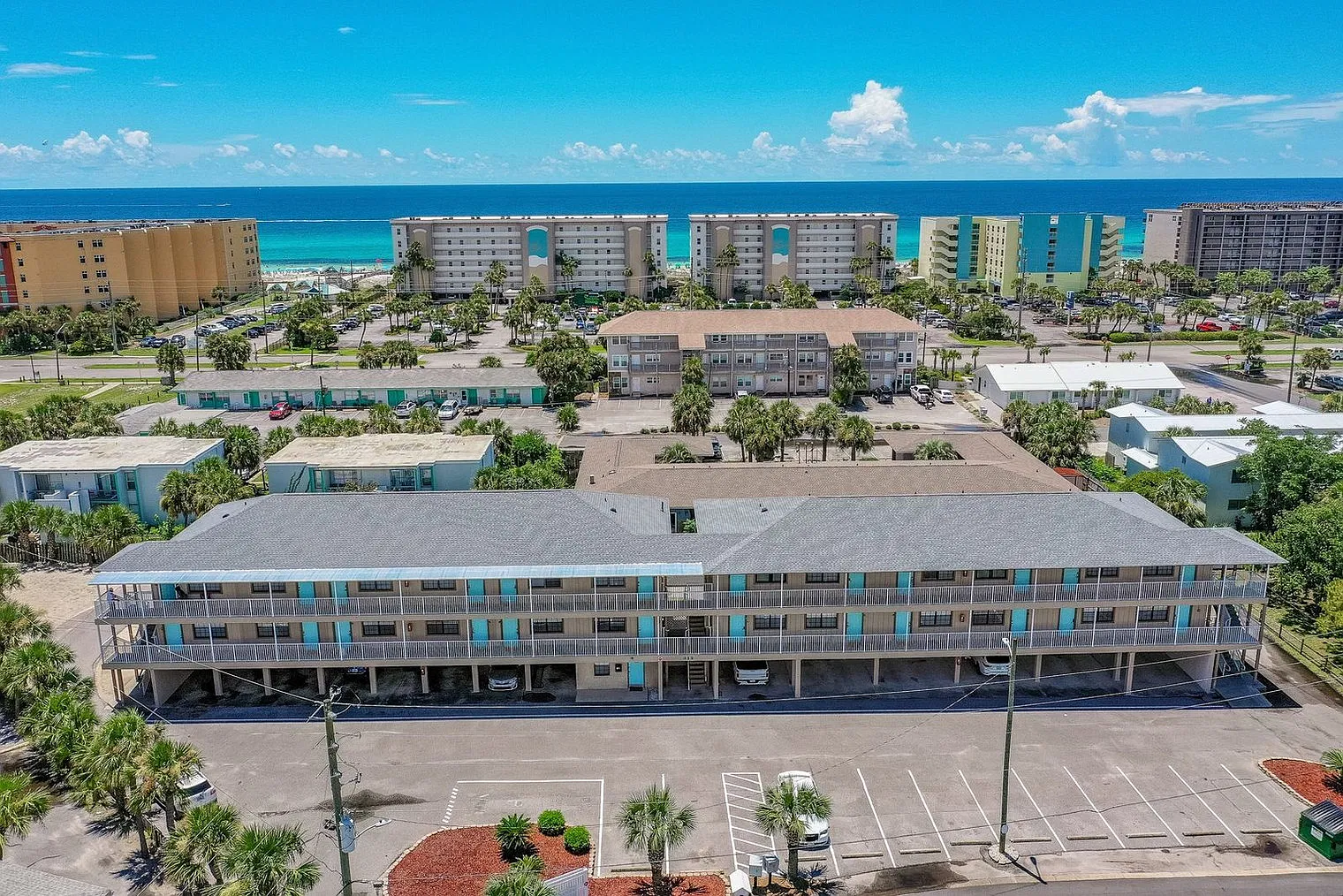 1 bed, 1.0 bath, 6200 sqft, $1,572 — Photo 2