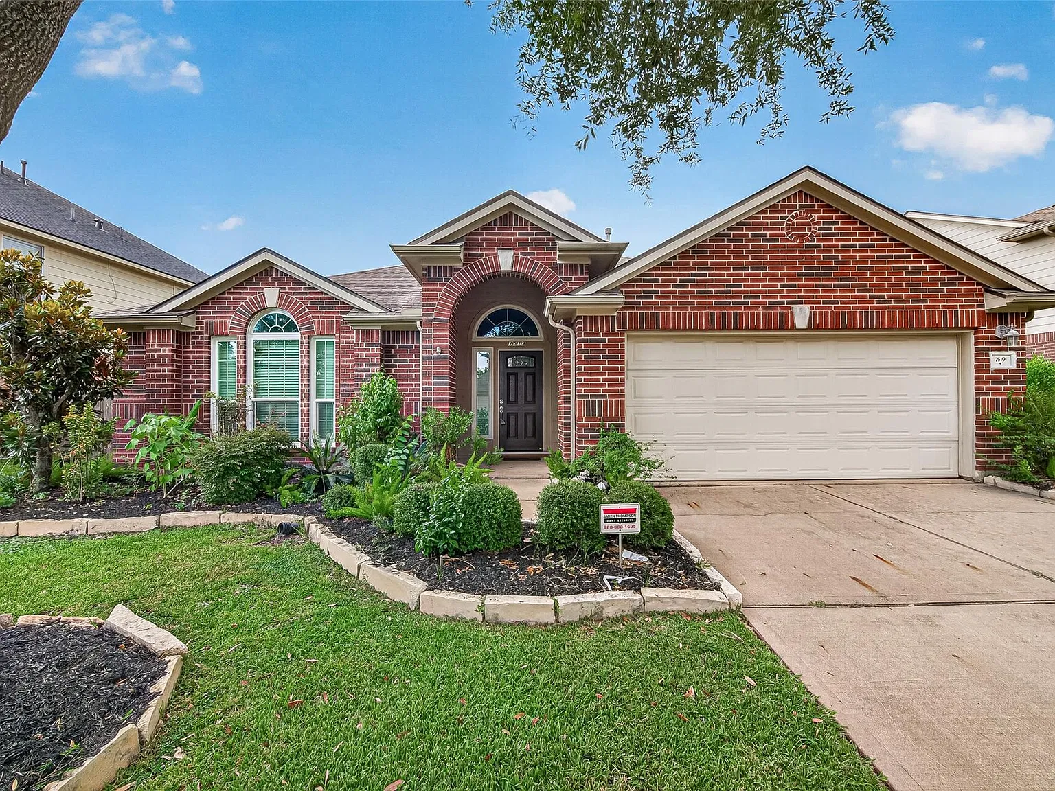 3 bed, 2.0 bath, 2155 sqft, $2,250 — Photo 1