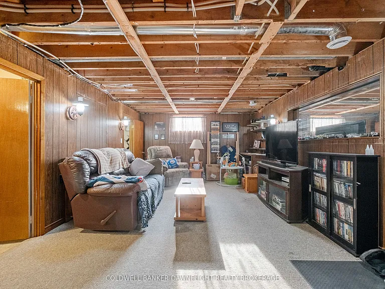 105 Wellington St W — Photo 31