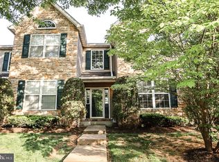 800 Doe Ct, Royersford, PA 19468