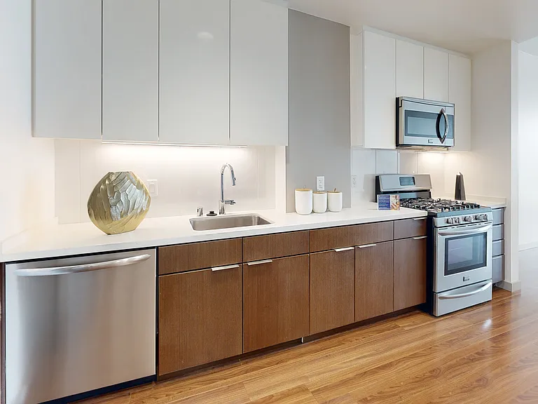 3033 Wilshire — Photo 76
