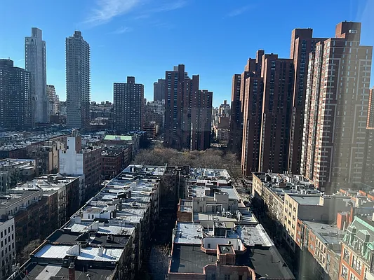 Rented by Stonehenge NYC LLC | media 11