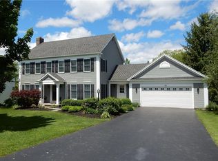 15 Wren Field Ln, Pittsford, NY 14534