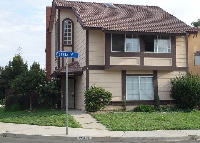 Beautiful House With Title Roof And 2 Car Garage
