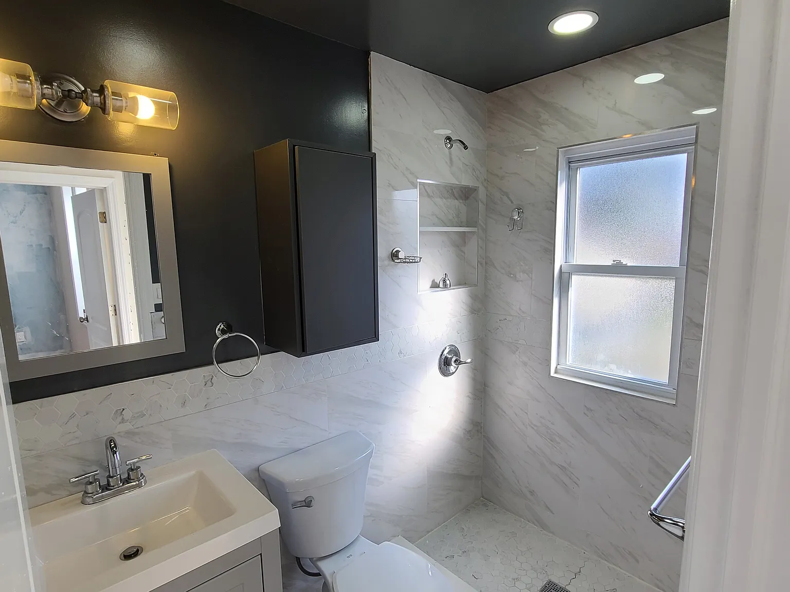 922 Logan Avenue — Photo 2