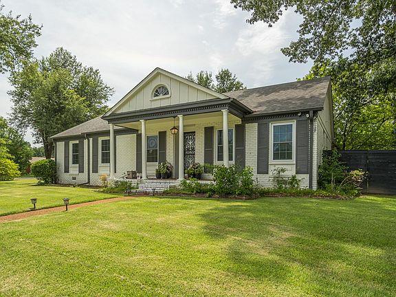2nd image of 4067 Wisteria Dr