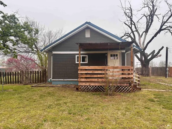1502 W Walnut St, Herington, KS 67449