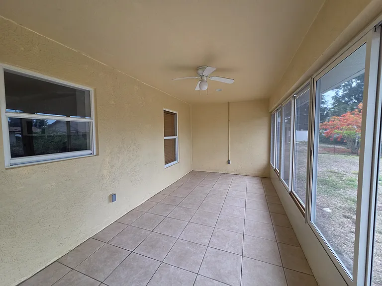 10483 Pendleton Ave — Photo 20