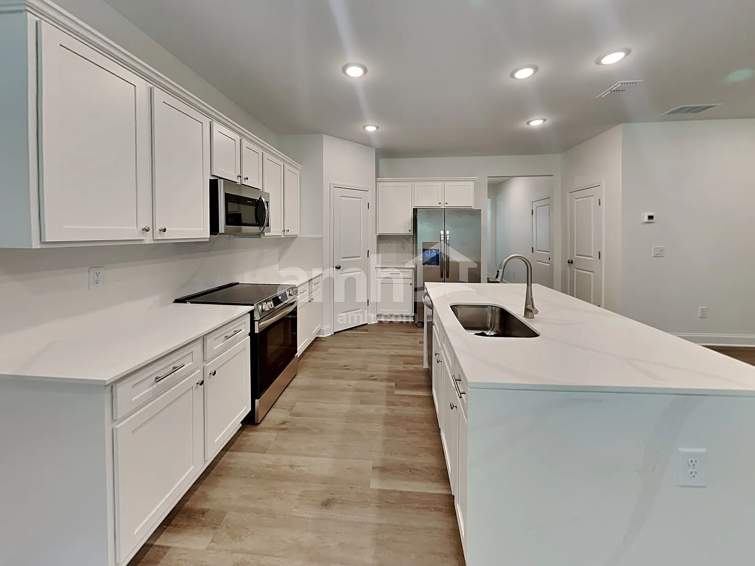 4 bed, 2.5 bath, 2297 sqft, $2,605 — Photo 3