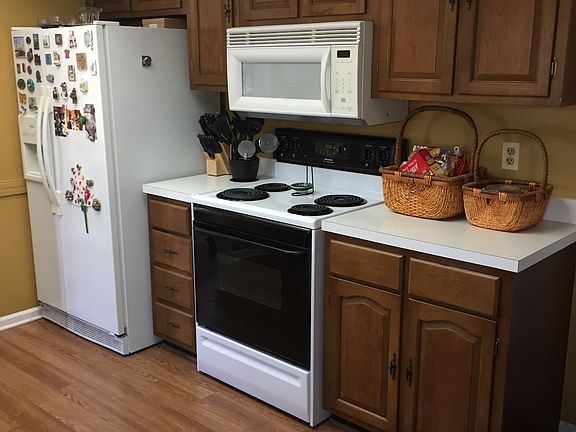 2nd image of 926 Elmwood Cir