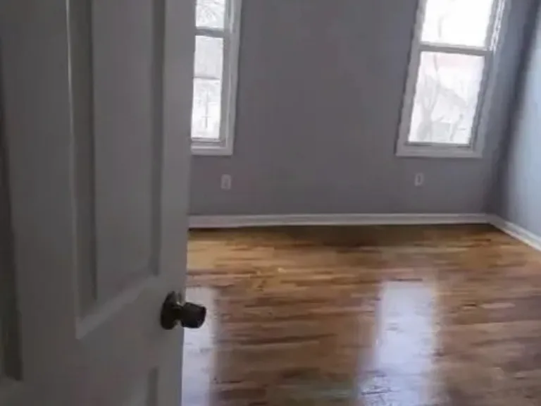 270 N Walnut St — Photo 2