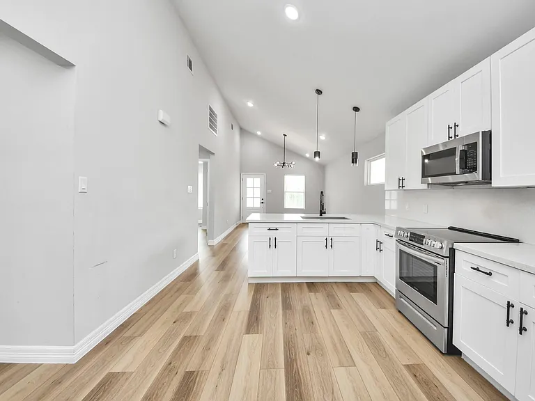 7605 Avenue C — Photo 31