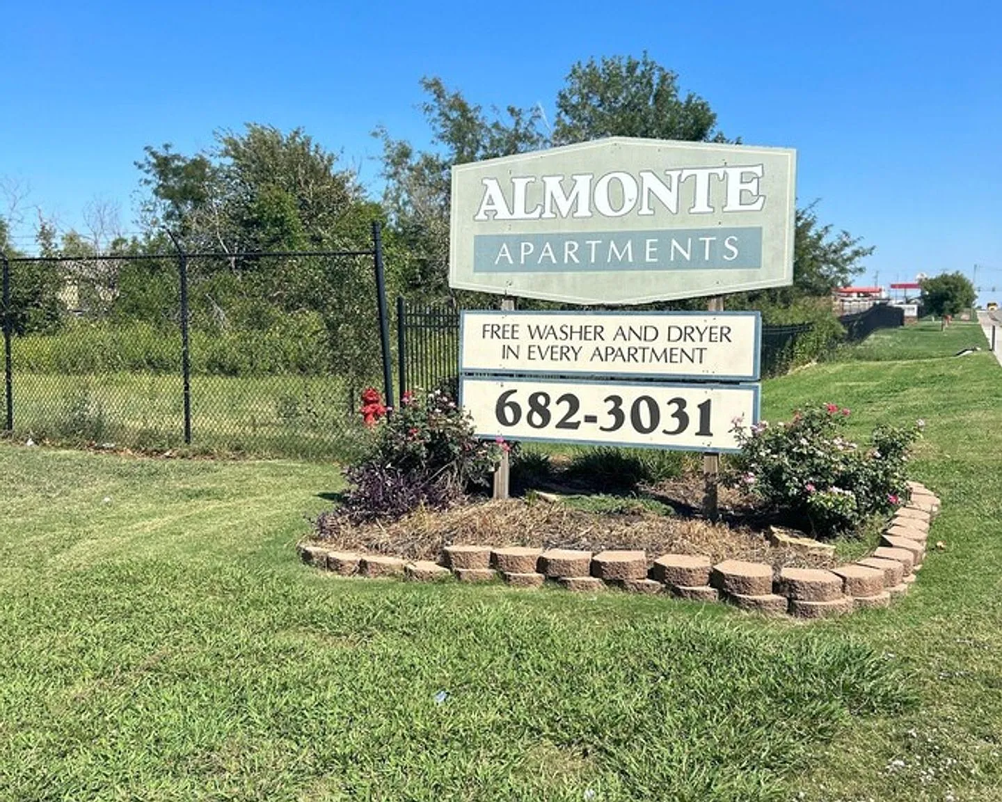 Almonte Apartments — Photo 1