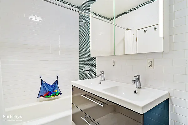 Rented by Sotheby's International Realty | media 6