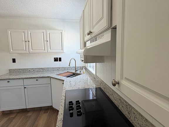 5th image of 84 W Airview Dr