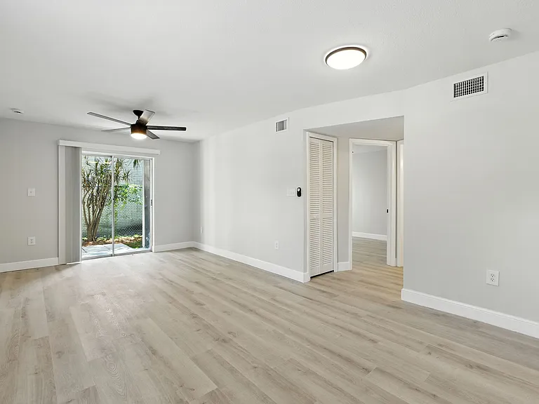 408 S Tampania Ave — Photo 10