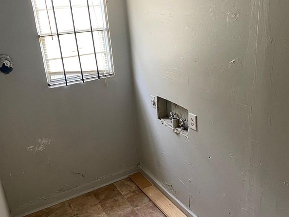 2nd image of 3001 Fisher Dr