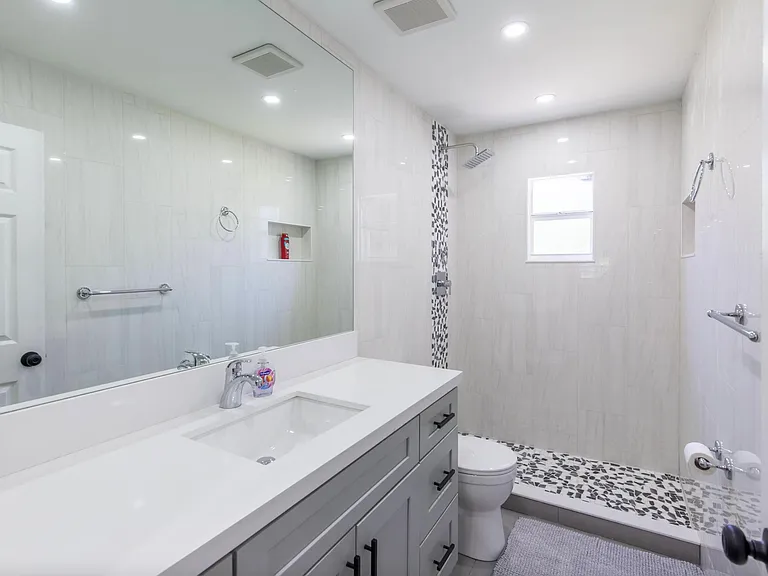 16932 W Aintree Dr — Photo 21