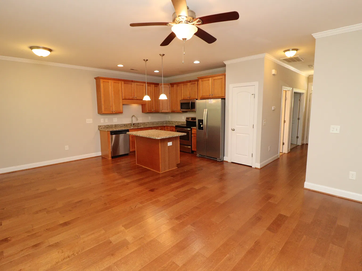 Luxury Raleigh Townhome Available Immediately — Photo 4