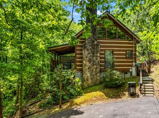 2570 Black Bear Ln, Sevierville, TN 37876
