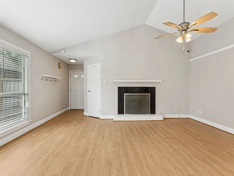253 Teakwood Ln — Photo 12