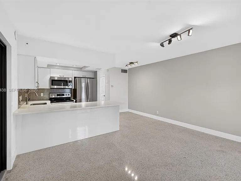 2190 NE 51st Ct #105 — Photo 4