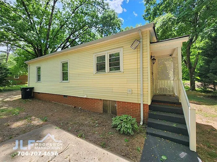 330 W Church St — Photo 14