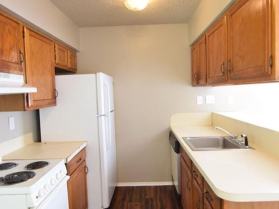4th image of 1640 Kelly Dr