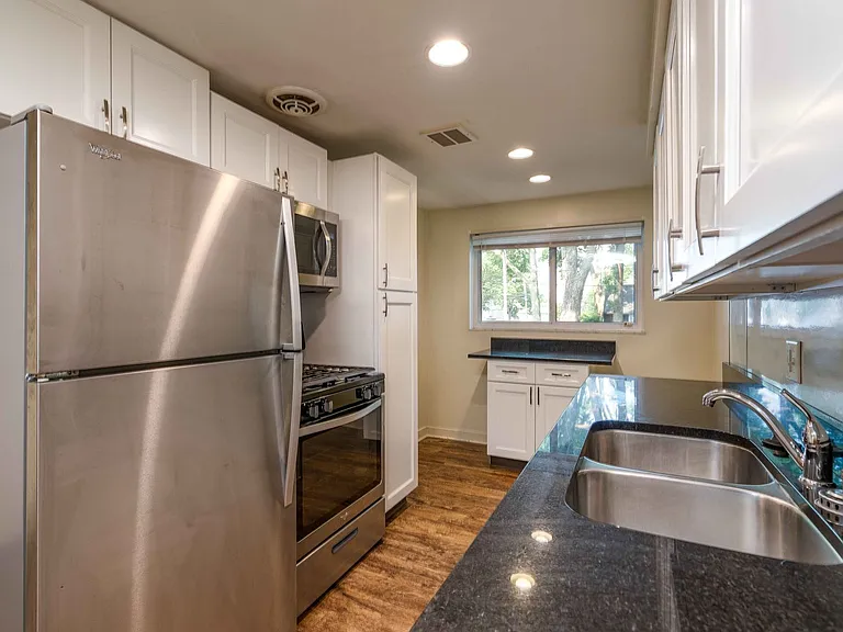 77 W Northwood Ave — Photo 10