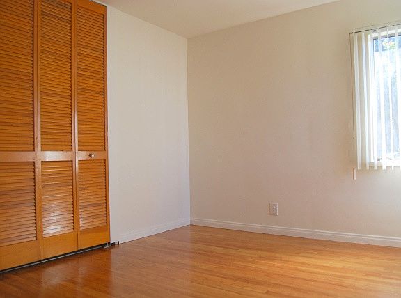 4th image of 5963 Tujunga Ave