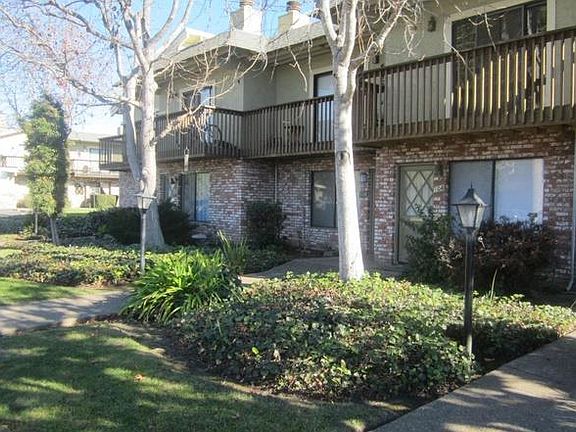 2nd image of 108 Lynbrook Ct #108
