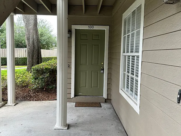 112 Reserve Cir #100 — Photo 2