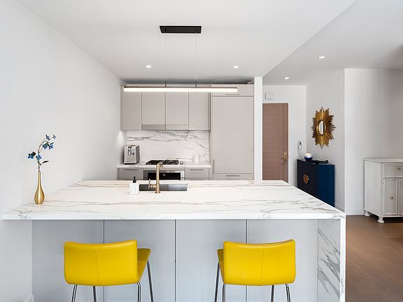 4th image of 305 E 51st St #14C
