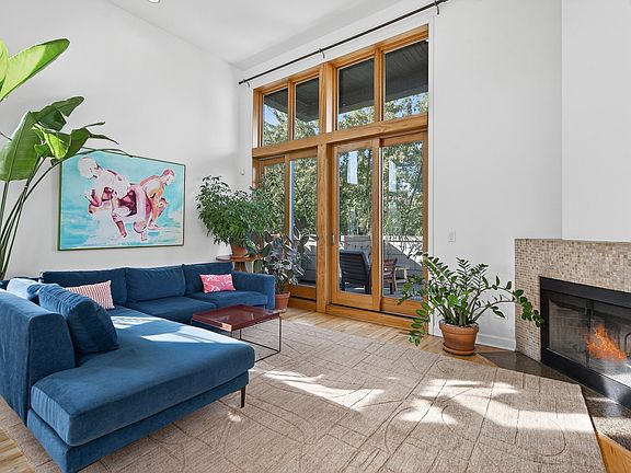 4th image of 1057 N Marshfield Ave #3