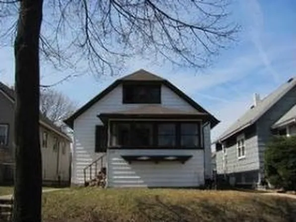 1616 Haymarket Rd, Waukesha, WI 53189