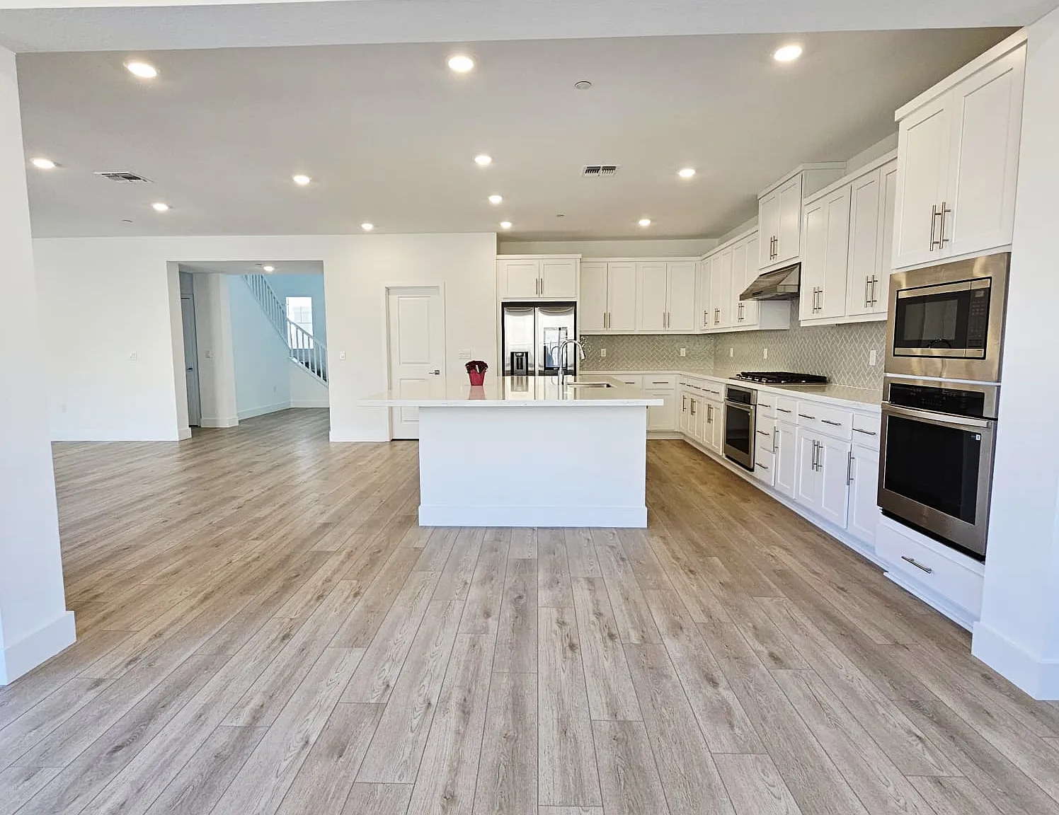 4 bed, 3766 sqft, $3,995 — Photo 4
