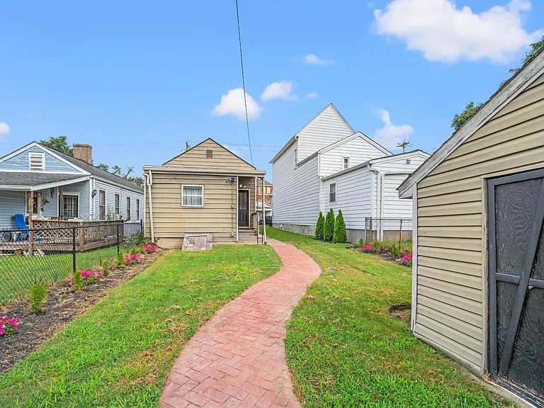 334 Walnut St — Photo 19