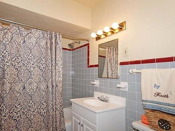 4th image of 20010 Van Aken Blvd #9