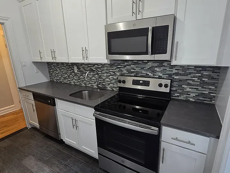 250 Ocean Pkwy #5E — Photo 2