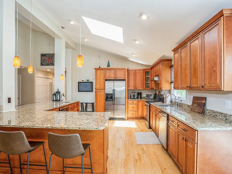 215 Northfield Ln — Photo 10