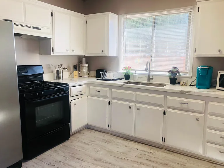 6056 Fountain Ave — Photo 10